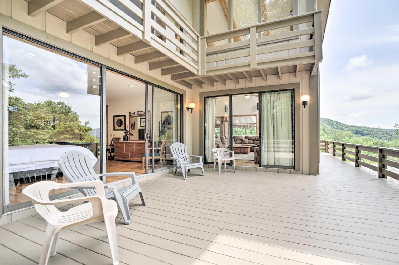 Vibrant Bryson City Home With Mtn Views And Deck! Екстер'єр фото