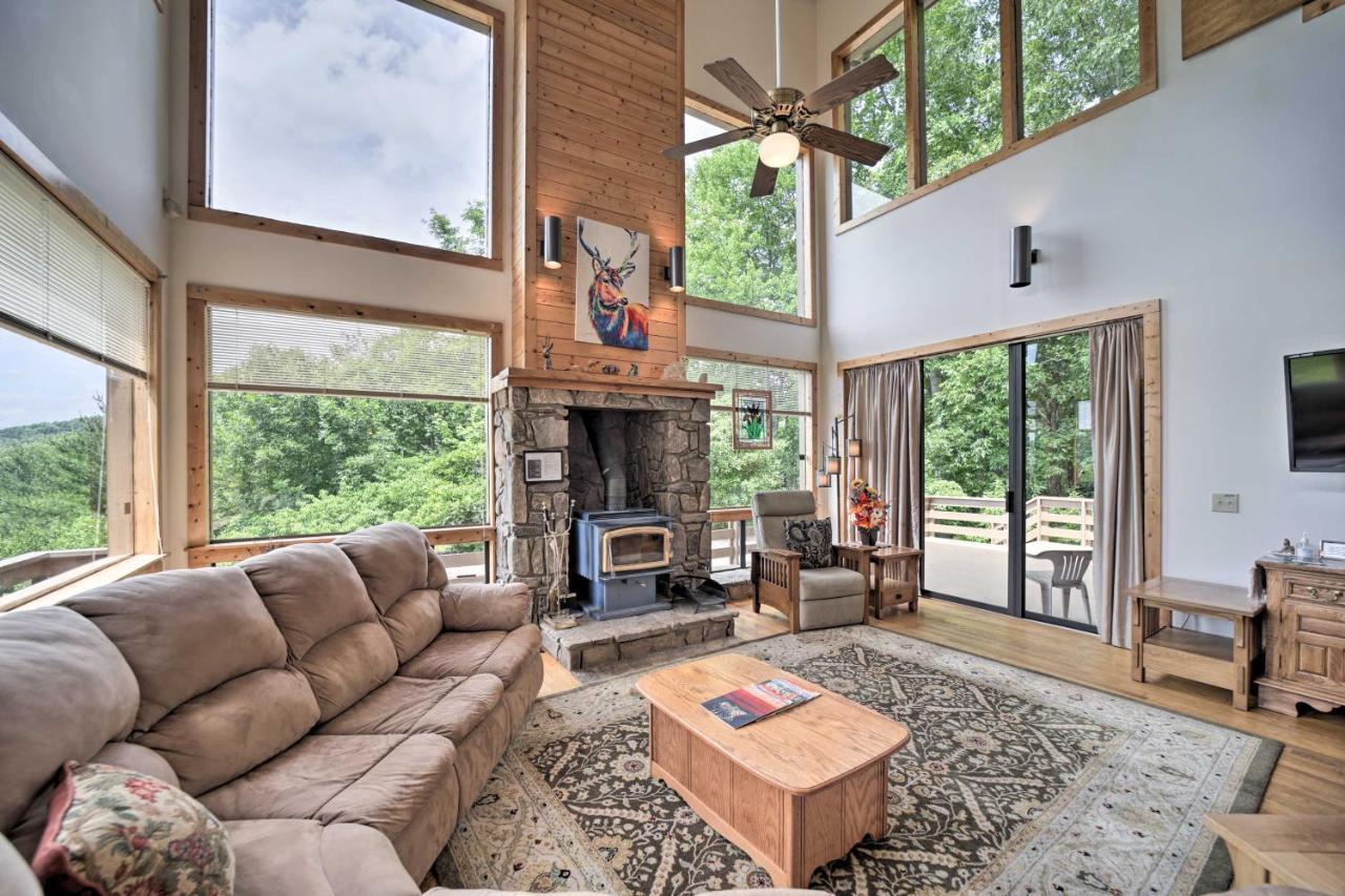 Vibrant Bryson City Home With Mtn Views And Deck! Екстер'єр фото