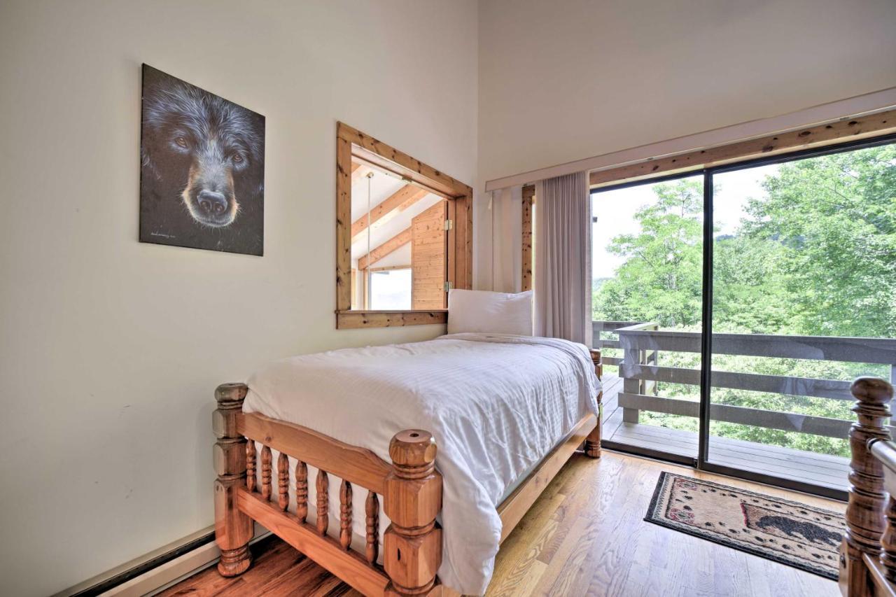 Vibrant Bryson City Home With Mtn Views And Deck! Екстер'єр фото