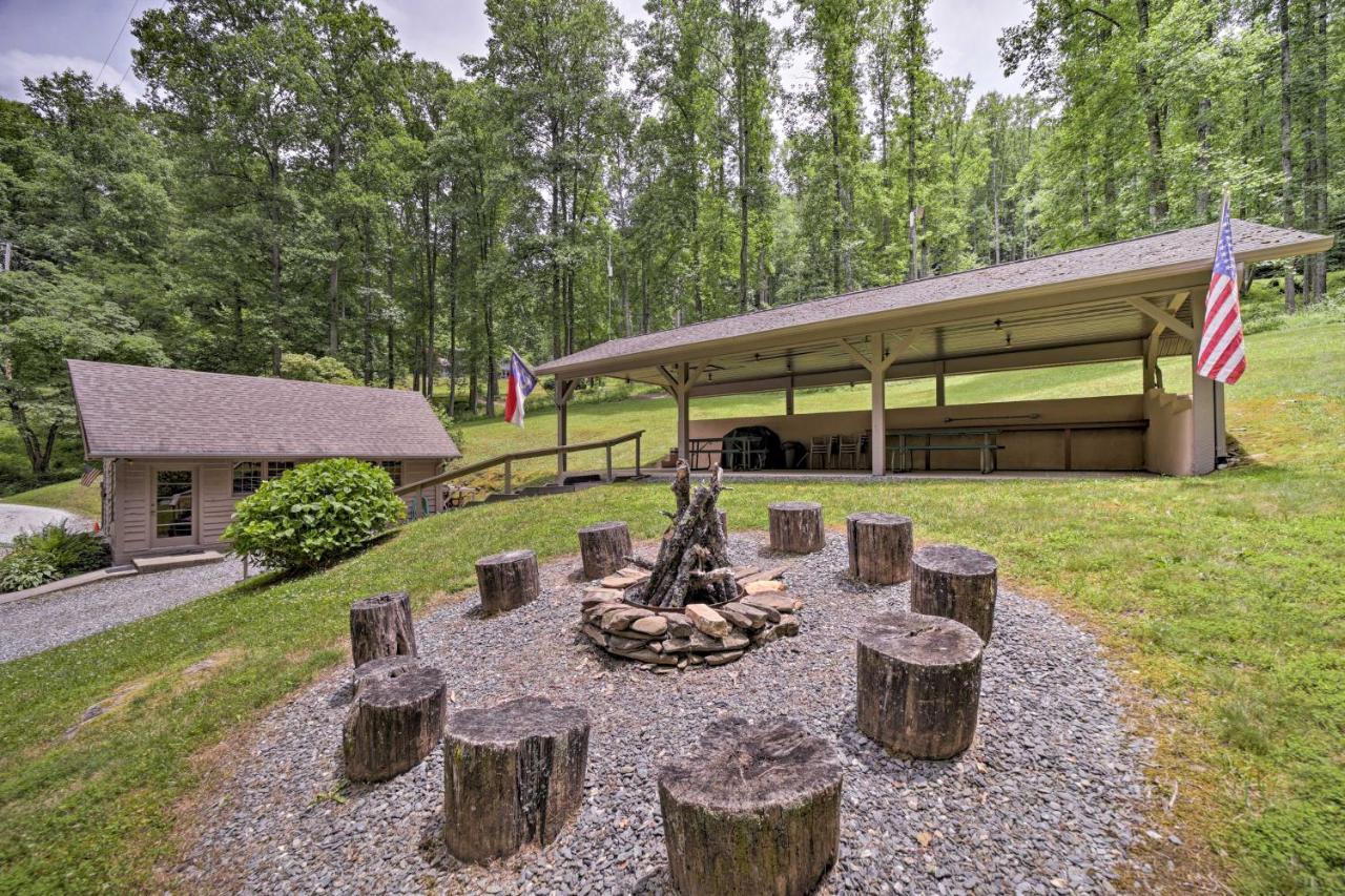 Vibrant Bryson City Home With Mtn Views And Deck! Екстер'єр фото